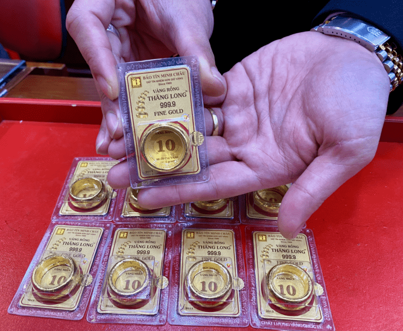 Vàng Rồng Thăng Long niêm yết giá 15,000,000 VND trên chỉ vào ngày 24.10.2025.