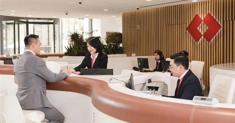 Nên đổi tiền Đài Loan tại ngân hàng.