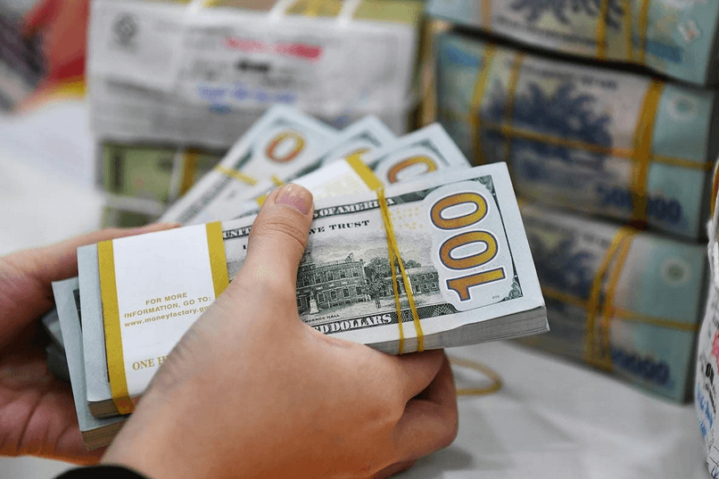 Tỷ giá USD và VND thay đổi liên tục.