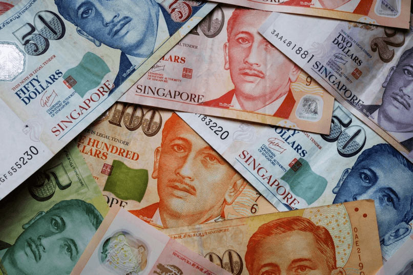 Tỷ giá SGD và VND biến động theo thị trường ngoại hối.