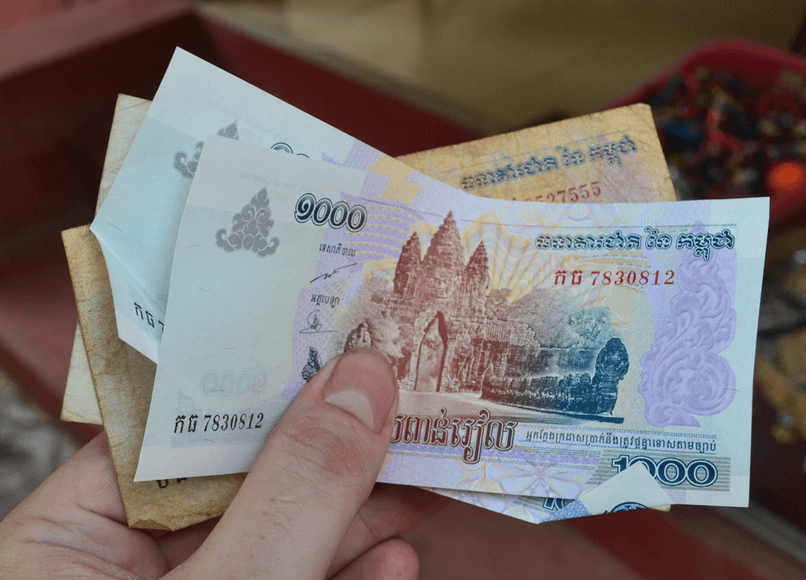 Bạn nên mang theo cả Riel và USD để thuận tiện trong việc giao dịch tại Campuchia.