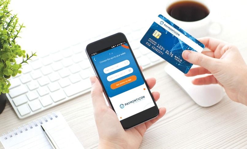 người dùng có thể sử dụng thẻ để thanh toán các giao dịch thường ngày.