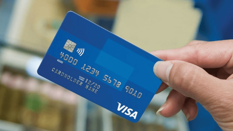 Thẻ ATM làm từ nhựa dẻo theo tiêu chuẩn quốc tế.