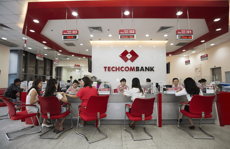 Khách hàng có thể mở thẻ tín dụng trực tiếp tại phòng giao dịch Techcombank gần nhất.