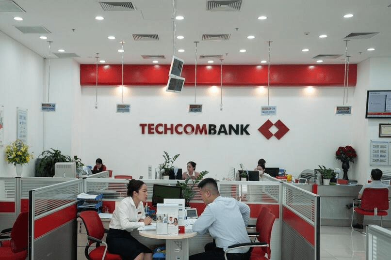 Khách hàng làm thủ tục huỷ thẻ tín dụng tại phòng giao dịch hoặc chi nhánh ngân hàng.