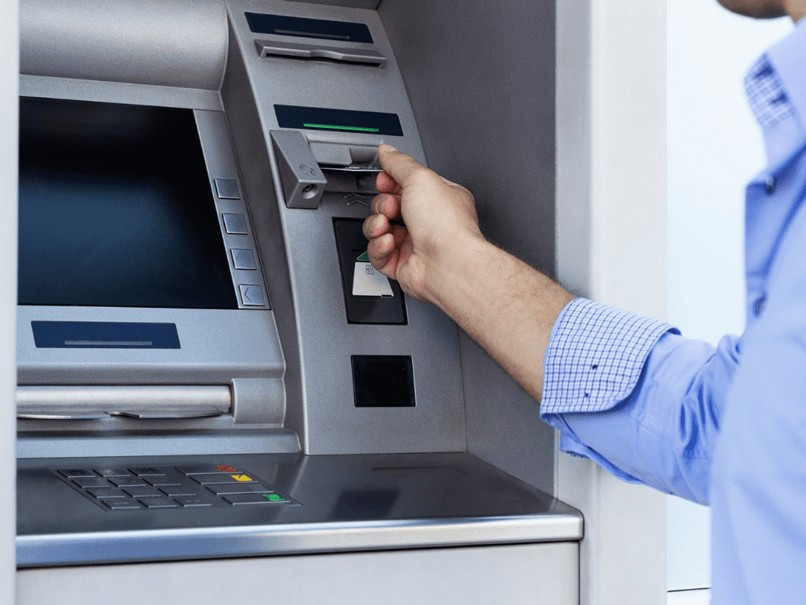 Bạn có thể tự kiểm tra tài khoản ngân hàng cá nhân tại cây ATMCDM gần nhất. 