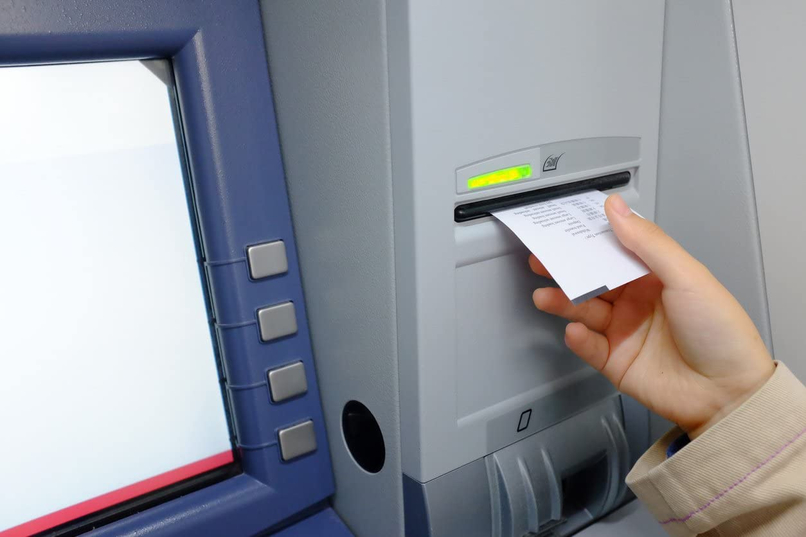 Hướng dẫn cách kiểm tra tài khoản ngân hàng qua biên lai giao dịch. 