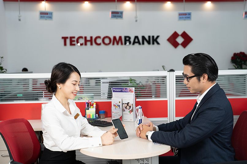 Nhân viên chăm sóc khách hàng Techcombank