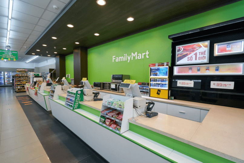 Cửa hàng tiện lợi Family Mart cộng.