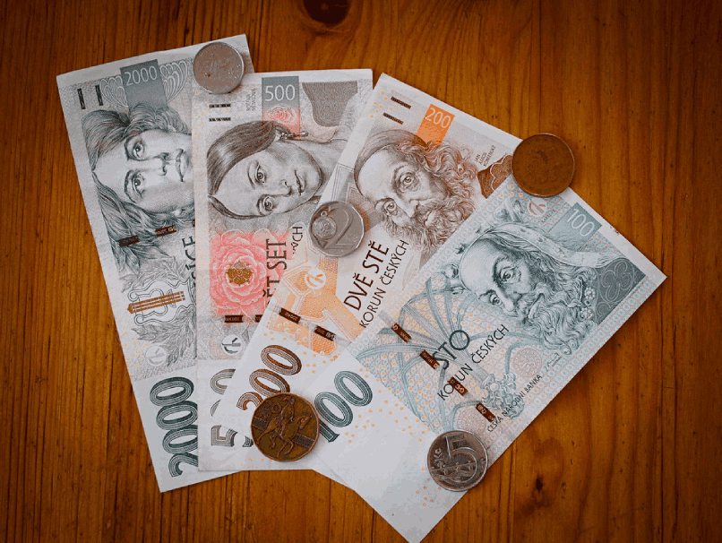 Một số mệnh giá Koruna Séc hiện đang lưu hành.