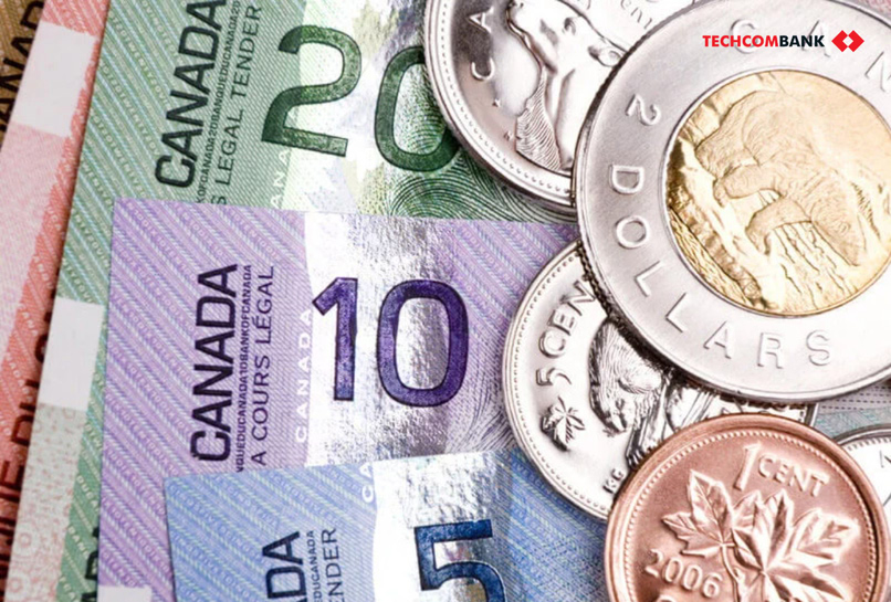 Có thể đổi tiền Canada tại cửa hàng đổi ngoại tệ. 