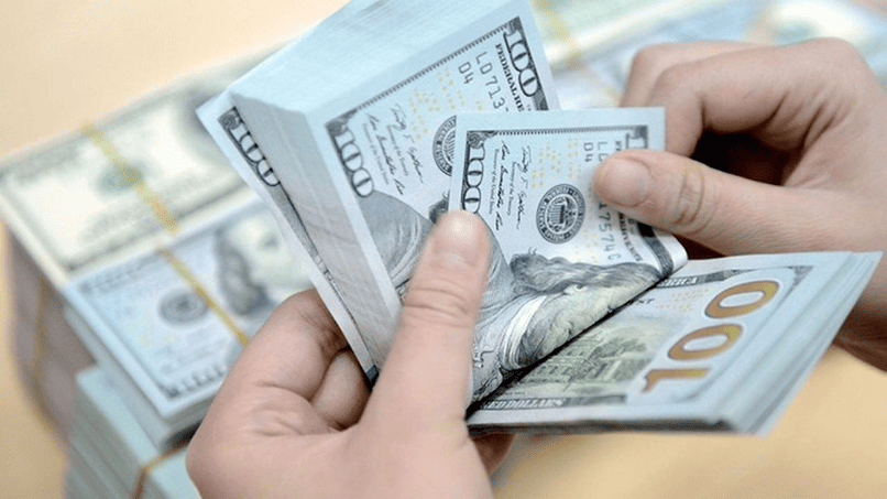 Có thể đổi tiền Đô tại cửa hàng đổi ngoại tệ.