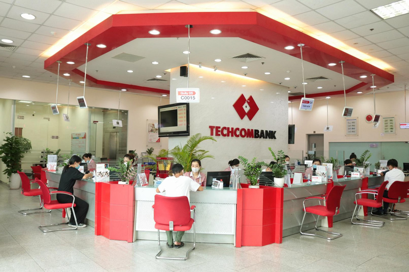 Khách hàng có thể đổi tiền Pháp sang Việt tại ngân hàng. 