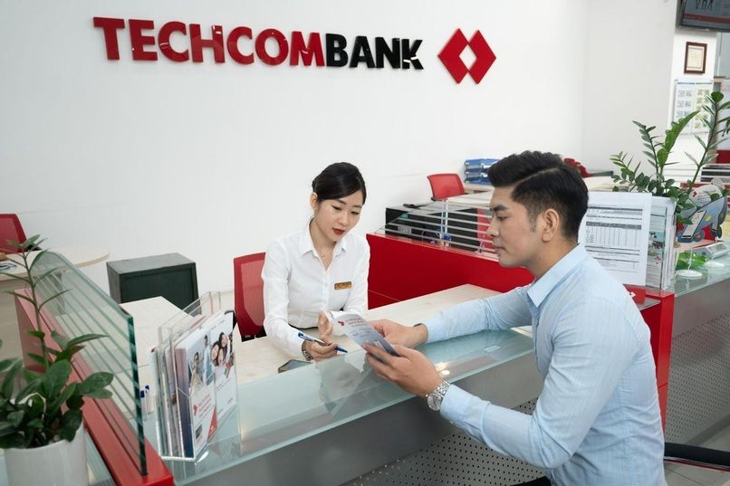 Nhân viên chăm sóc khách hàng Techcombank