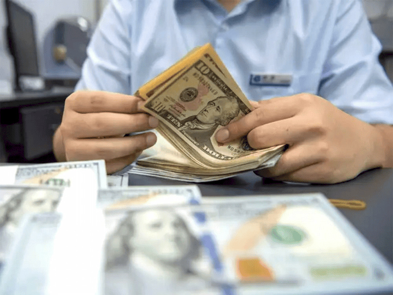 Cần khai báo Hải quan nếu mang vượt mức tiền mặt ngoại tệ theo quy định.