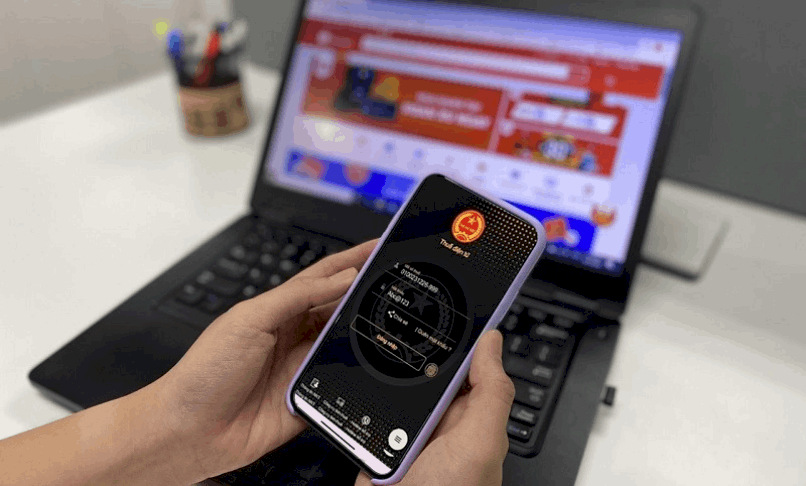 Hộ kinh doanh nộp thuế qua eTax Mobile.