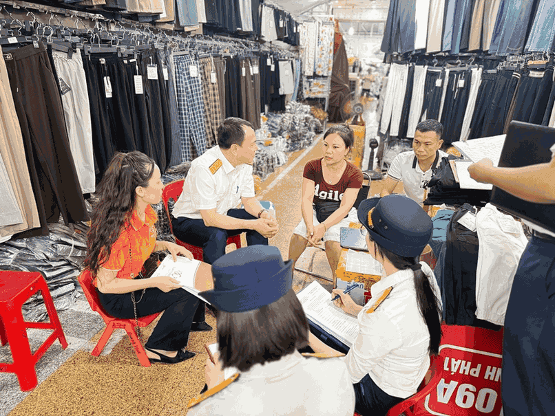 Cơ quan thuế hỗ trợ hộ kinh doanh thực hiện quy định, chính sách mới.