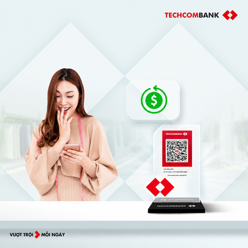 Người dùng Techcombank là chủ cửa hàng hoặc chủ doanh nghiệp khi đăng ký Giải pháp nhận thanh toán QR sẽ được tặng bộ ấn phẩm QR. 