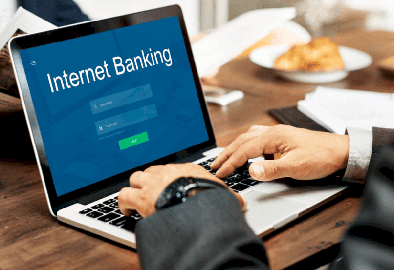 Internet Banking là dịch vụ ngân hàng điện tử sử dụng trên nền tảng trình duyệt web.