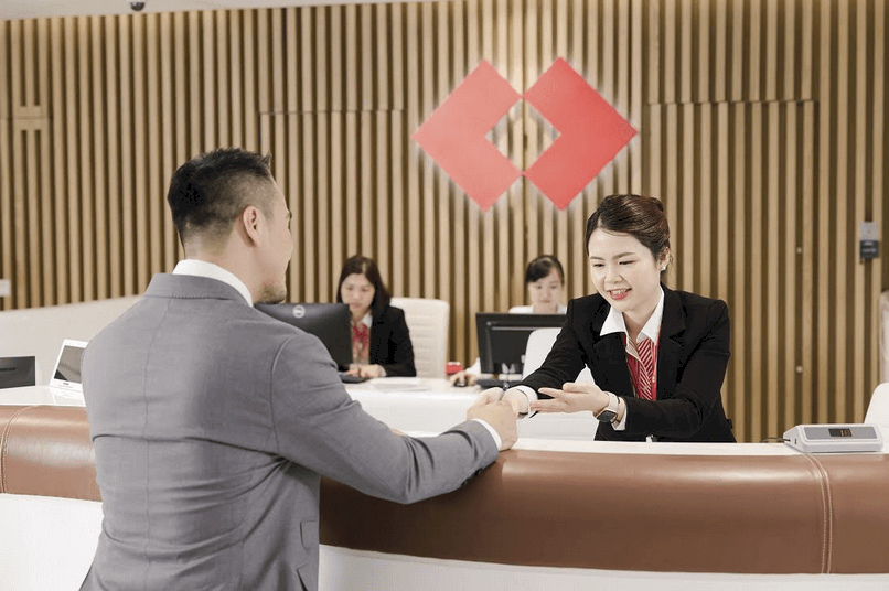 Người thụ hưởng kiều hối có thể là cá nhân hoặc tổ chức, trong khi đó ngân hàng sẽ là một trong các đơn vị trung gian được cấp phép nhận kiều hối.
