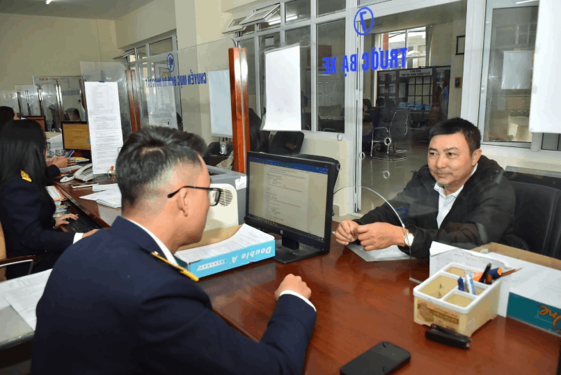 Hộ kinh doanh nên hoàn thành các nghĩa vụ về thuế trước trước khi chuyển đổi lên doanh nghiệp.