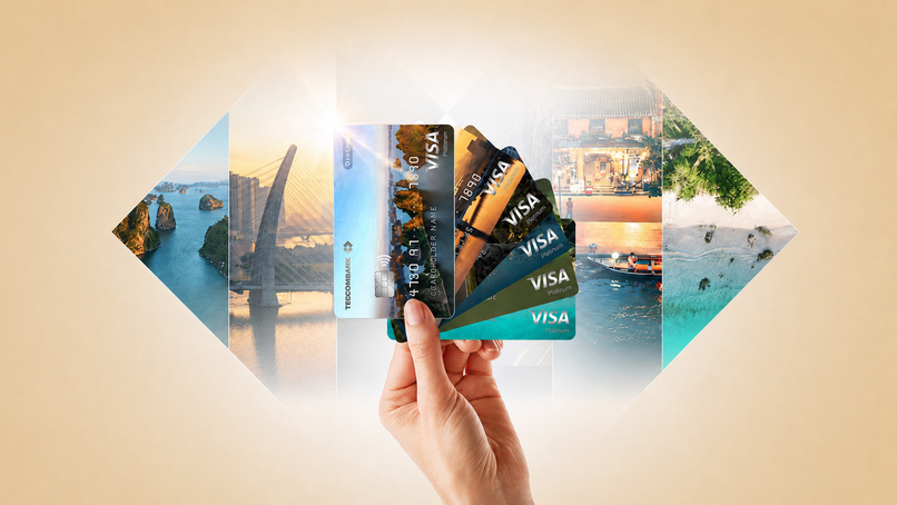 Thẻ Visa Techcombank và giao diện Techcombank Mobile