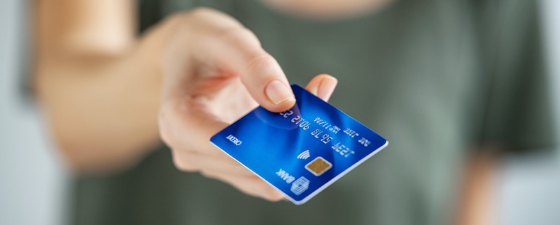 Khách hàng cần chi trả khoảng từ 3 khoản phí để sử dụng và duy trì thẻ ATM