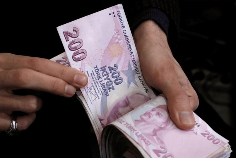 Do Lira không phổ biến tại Việt Nam, bạn có thể đổi sang USD rồi mới đổi sang VND.
