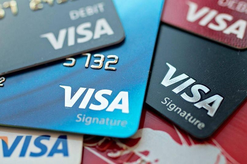 Người có thu nhập cao, thường xuyên giao dịch quốc tế nên mở thẻ Visa.