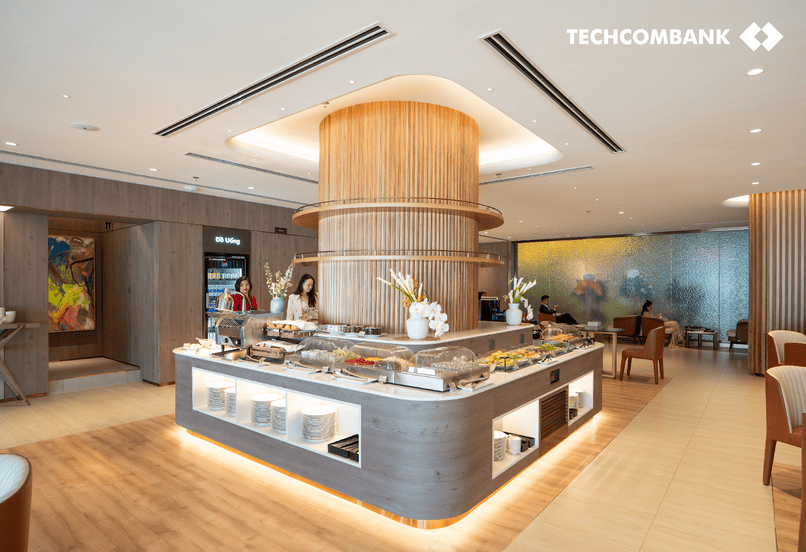 Khu vực buffet tại Techcombank Private Lounge.