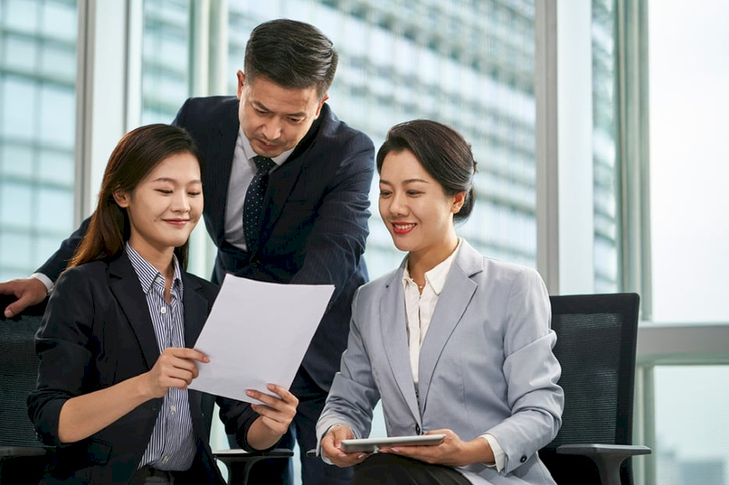 Xây dựng kế hoạch ngân sách và theo dõi dòng tiền định kỳ là nguyên tắc cốt lõi giúp SMEs tối ưu dòng vốn.