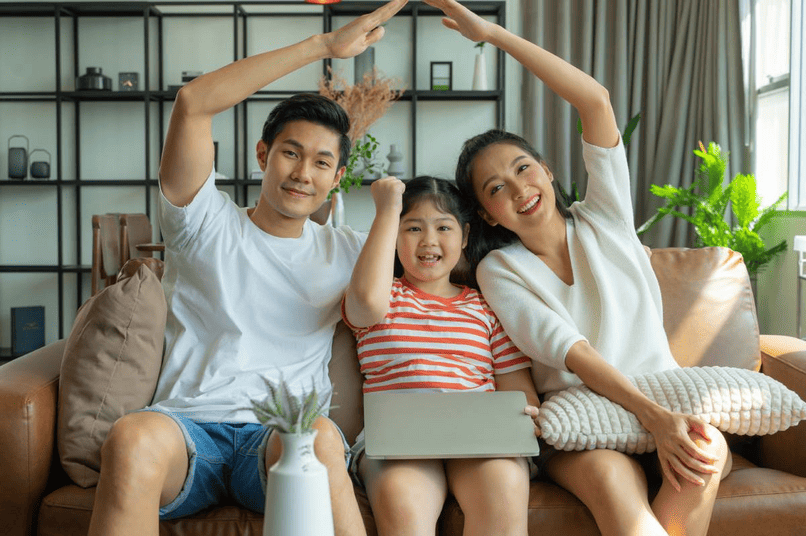 Một nhóm có tối đa 4 thành viên, trong đó 1 người là trưởng nhóm.