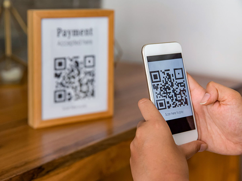 Mã vạch thường được sử dụng cho mục đích quản lý kho hàng, trong khi đó mã QR thường được sử dụng để nhận thanh toán.