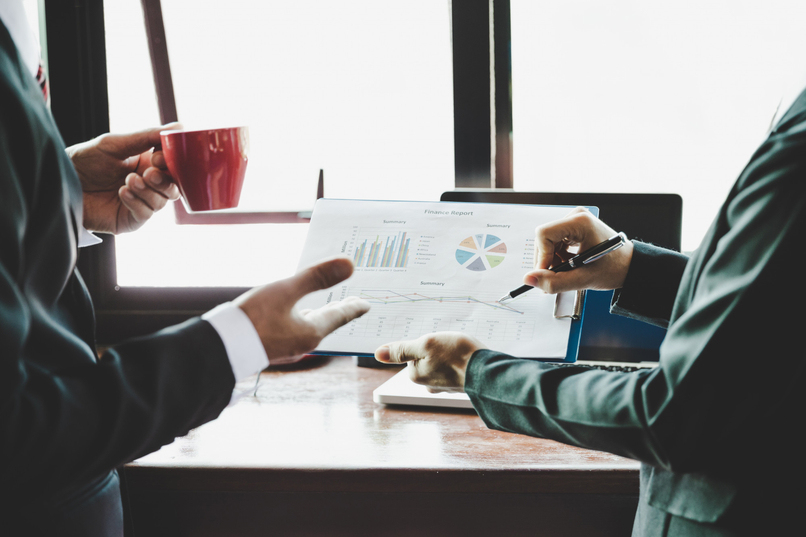 Phân tích SWOT gợi ra hướng đi, còn dự báo tài chính giúp lượng hóa nguồn lực cần cho từng phương án.