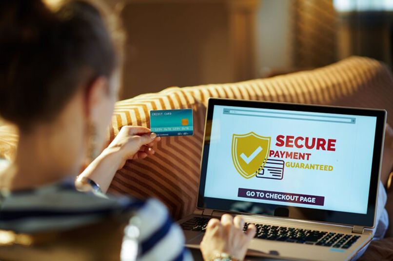 Khách hàng cần bảo mật thông tin thẻ khi thanh toán online bằng thẻ tín dụng