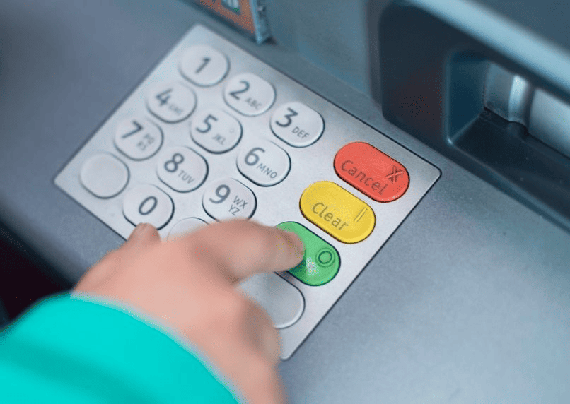 Cây ATM có thể bị lỗi và không rút được tiền.