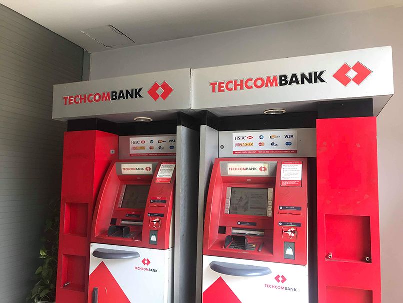 Chuyển tiền bằng thẻ ghi nợ tại cây ATM giới hạn về số tiền được chuyển trên mỗi giao dịch