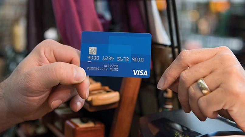 Thẻ ghi nợ Visa có thể thanh toán online và offline nhanh chóng, tiện lợi mọi lúc mọi nơi trên toàn cầu.