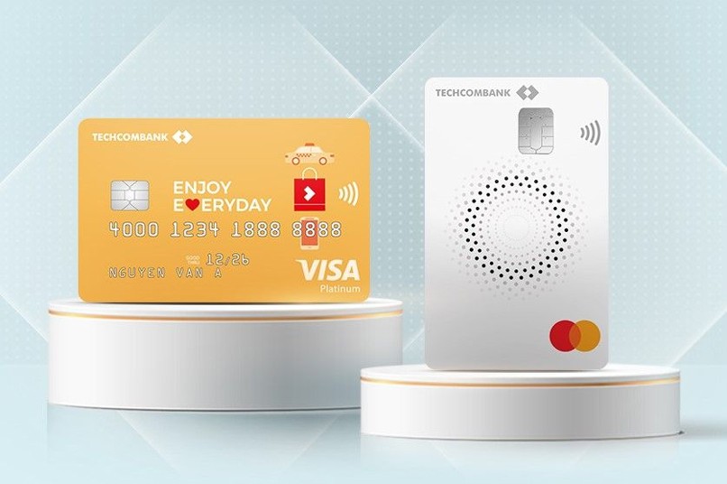 Thẻ Visa và thẻ MasterCard có nhiều điểm khác biệt, dễ phân biệt bằng ngoại hình thẻ.