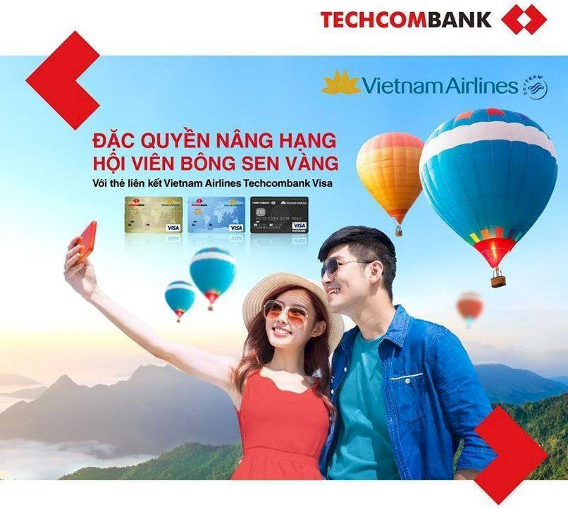 Thẻ tín dụng Vietnam Airlines Techcombank Visa Classic miễn hoặc hoàn phí thường niên hằng năm và có đặc quyền nâng hạng thành viên Bông Sen Vàng..