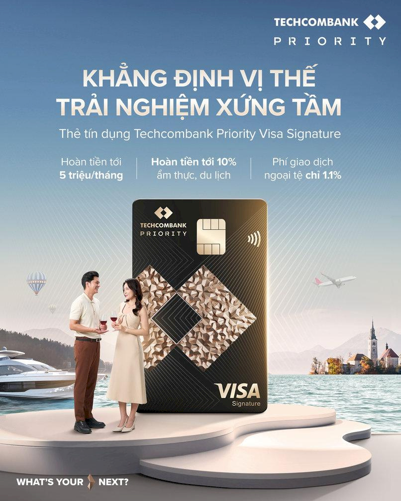 Sở hữu thẻ tín dụng Techcombank Priority Visa Signature, khách hàng được miễn phí thường niên không cần điều kiện chi tiêu.