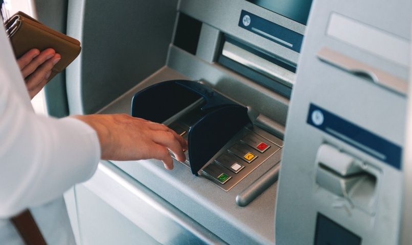 Rút tiền từ thẻ Visa qua ATM cần có mã PIN