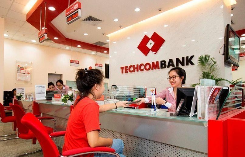 Techcombank hỗ trợ mở thẻ Visa tận tình và nhanh chóng ngay tại quầy hoặc qua app mobile.