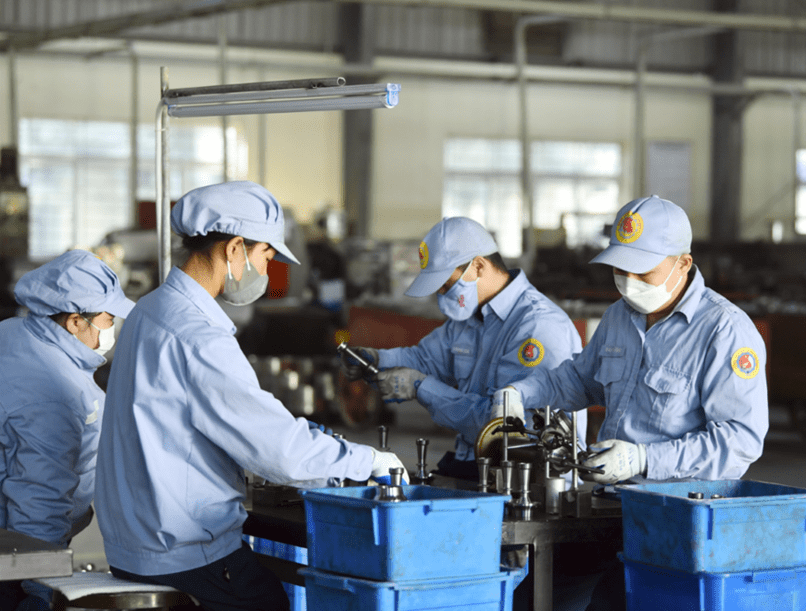 Người lao động cần nộp thuế thu nhập cá nhân.