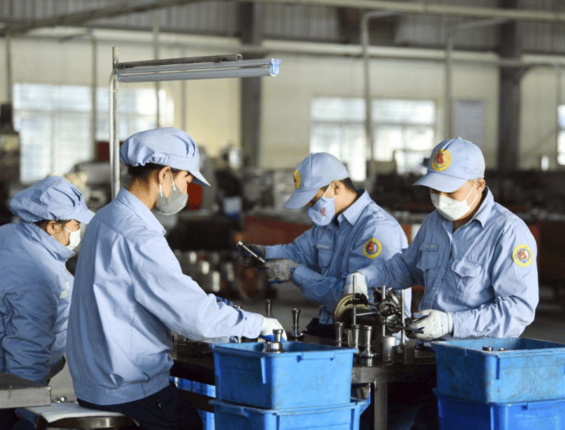 Người lao động cần nộp thuế thu nhập cá nhân.