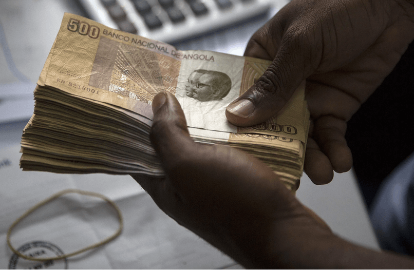 Tại Việt Nam, dịch vụ đổi tiền Việt Nam đồng sang Kwanza Angola còn hạn chế.