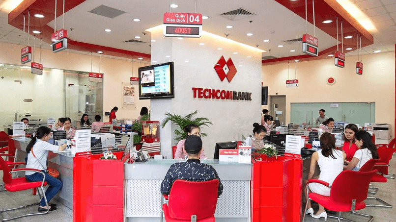 Khách hàng có thể đổi tiền Singapore nhận tiền Việt tại ngân hàng.