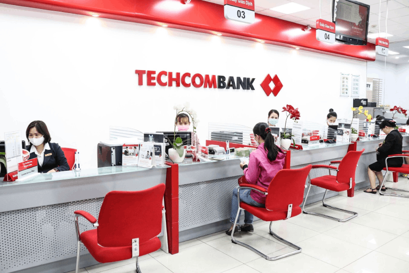 Khách hàng có thể đổi tiền Thái tại ngân hàng.