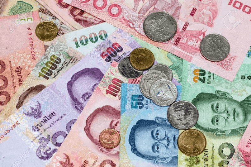 Đồng Baht (THB) được phát hành dưới dạng tiền giấy và tiền xu.