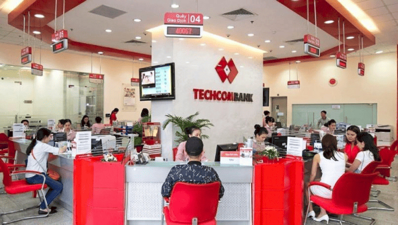 Khách hàng có thể đổi tiền nước ngoài nhận tiền Việt tại ngân hàng.